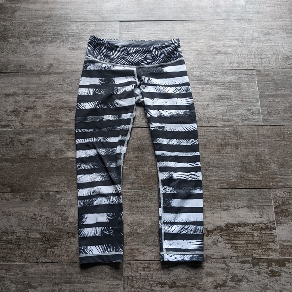 LULULEMON Wunder Under Crop II Shady Palms Leggings - Picture 2 of 6